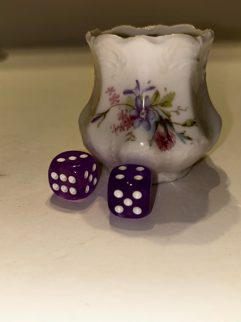 MahJong Dice Dish/Caddy. Vintage porcelain vessel. Dice included